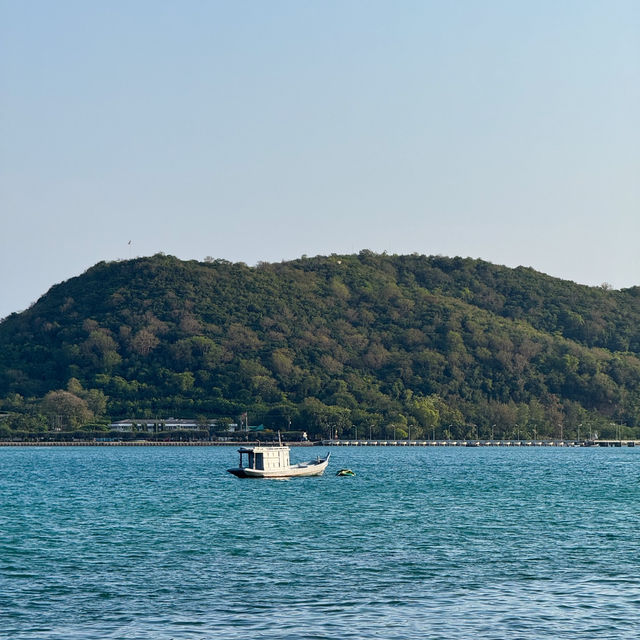 “หาดนางรอง” #สัตหีบ จุดเช็คอินชายหาดใกล้กรุงฯ 🌊🏝️