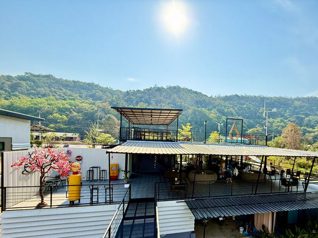 คาเฟ่วิวภูเขาใกล้ทะเลสวยที่สุดในจันทบุรี