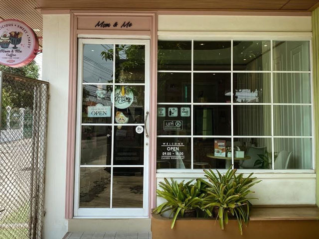 Mom & Me Coffee Korat 