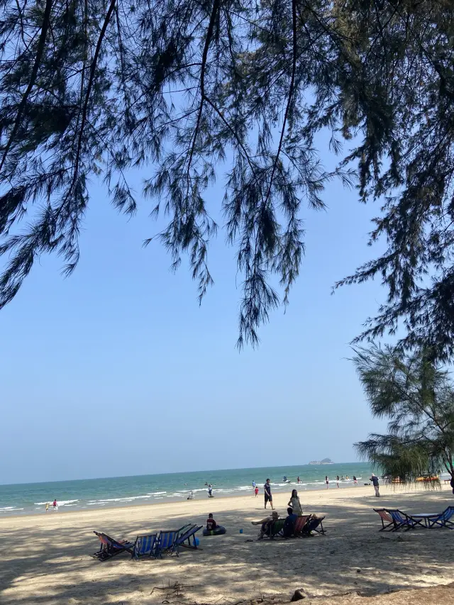 Suan Son Pradipat: Clear Sea, Beautiful Beach at an Affordable Price
