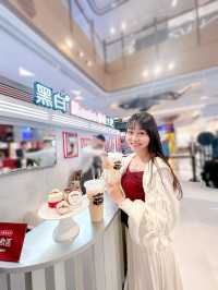 奶茶控點可以唔嚟打卡？ 勁大杯奶茶勁得意呀！😍 大家快啲嚟打卡啦！  平時好鍾意聞熱奶茶嘅香味 身邊都好多朋友是奶茶控 會突然好想飲返杯奶茶，提一提神🤭  K11 Art Mall 嘅黑白®️奶茶