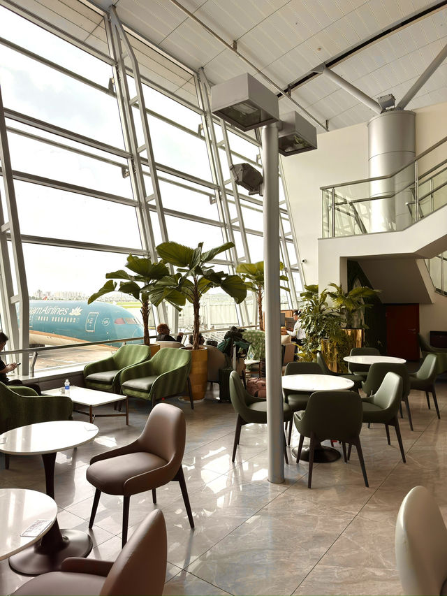 ベトナム　ベトナム観光　タンソンニャット空港のJasmine  Business loungeで快適に過ごす！