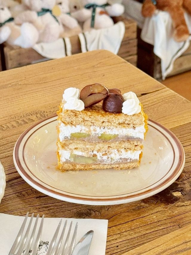 Ginger Bear Café – Cozy Pastry Heaven