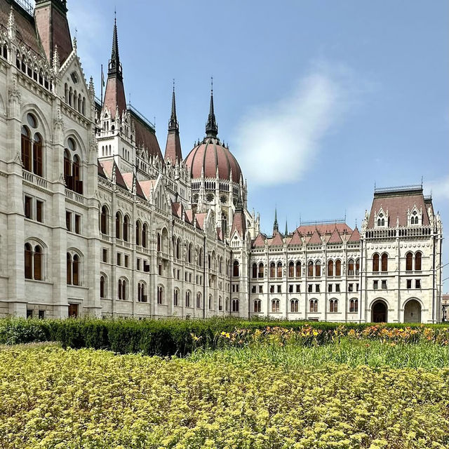 🚶‍♀️✨ "Weekend Wanderlust: A Magical City Walk Through Budapest’s Heart