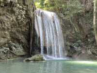 【Erawan Falls｜エラワンの滝】  “7段の滝を歩く旅。”エメラルドグリーンの楽園で、時間を忘れる。