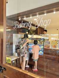 “ขนม อบ” ร้านขนมปังอร่อยๆริมแม่น้ำปราจีนบุรี