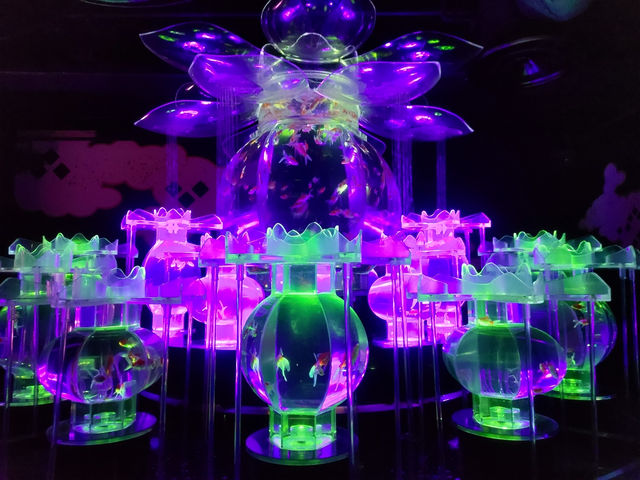 幻想的な空間で金魚鑑賞！　アートアクアリウム銀座