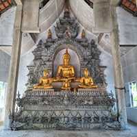สักการะพระพุทธรูปสมัยสุโขทัยที่วัดคุ้ม