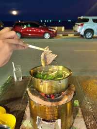ร้านแจ่วฮ้อน บรรยากาศดีติดทะเลอ่าวประจวบ