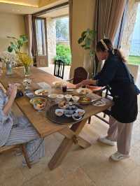 **A Slice of Paradise in Dali: Hushan Yunyin Qungshan Cliff Hotel** 