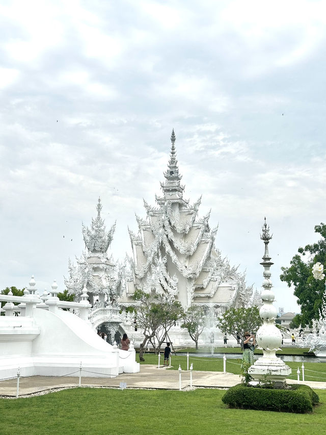 🇹🇭泰國清萊熱門打卡景點—白廟✨