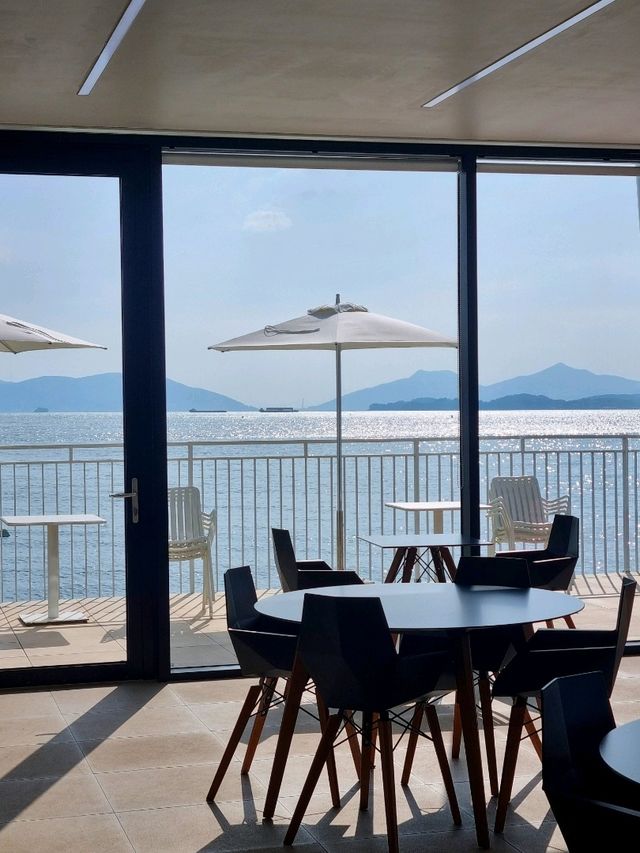 바다 위에 있는 아름다운 카페, 씨맨스!⛱️