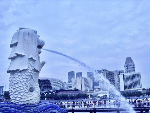 From Fishing Village to Lion City: A Morning at Merlion Park