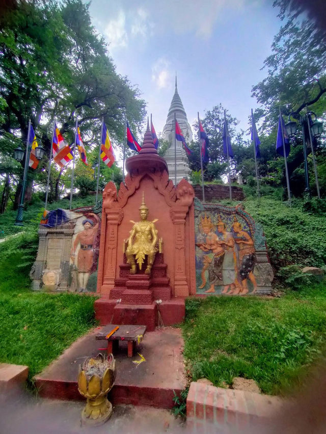 War Phnom, a peaceful temple amid lush gardens 