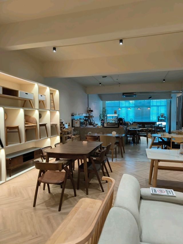 Budget-Friendly Coffee & Calm in Hong Kong