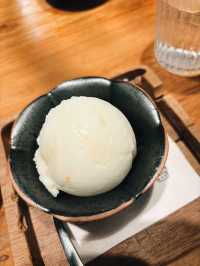 ทานอาหารกับครอบครัวที่ร้านกับข้าวกับปลา