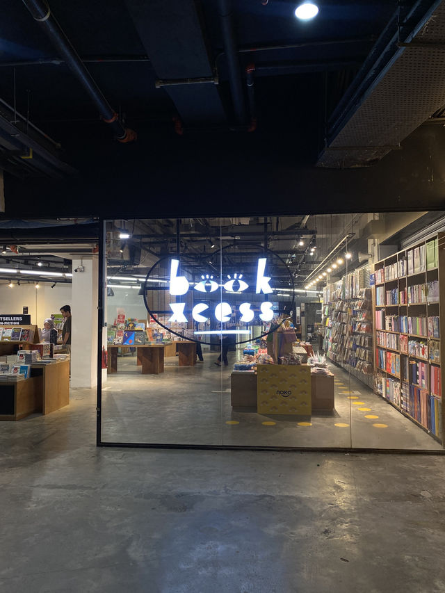 BookXcess Tamarind Square: Cheap Books, Cool Vibes & A Café to Read Them In