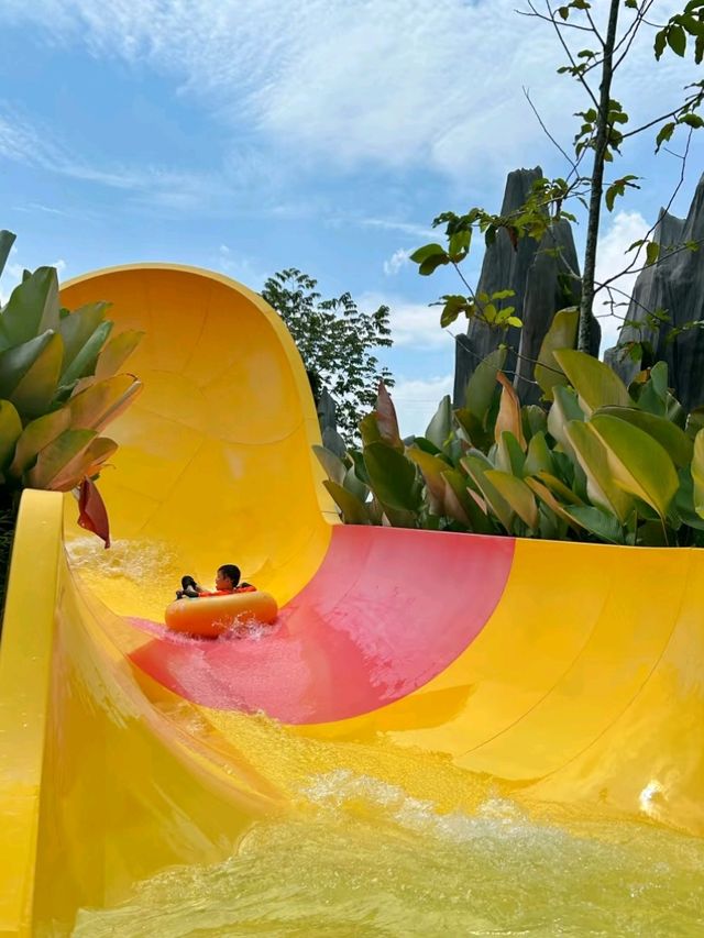 🌊 SplashMania Gamuda Cove – The Ultimate Waterpark Getaway! 🎢🌴