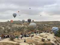 【Göreme Sunrise & Balloons View／ギョレメ朝焼け＆気球｜“空に舞う夢を見た丘上の朝”】