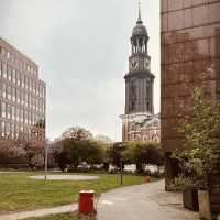 Hamburg Summer Escape: Harbor Breezes & Hidden Courtyards