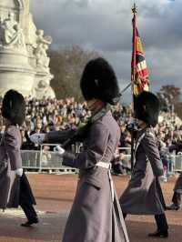 Beyond The Guard Change: Your Insider’s Buckingham Palace Handbook