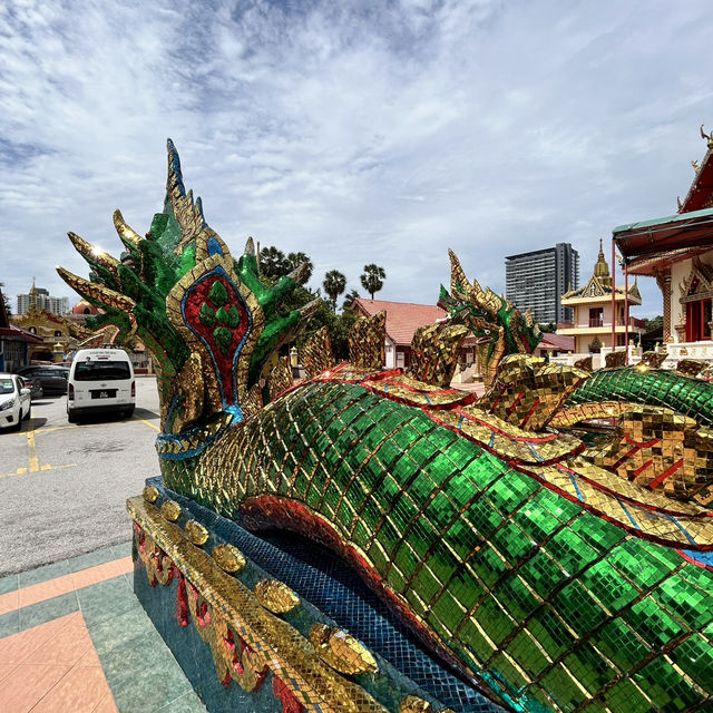 Solo Traveler's Guide to Wat Chayamangkalaram: Penang's Reclining Buddha Temple** 🏯✨