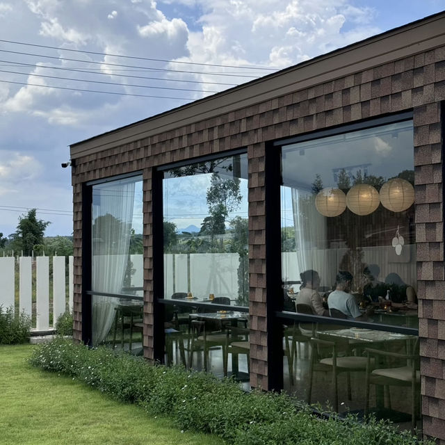 Bright Borderside Chill – My Visit to HoCo Cafe & Eatery, Sadao