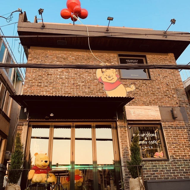 Whimsical Solo Date at the Winnie the Pooh Theme Café in Itaewon!** 🍯🐻
