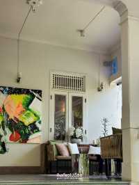 คาเฟ่ในบ้านสไตล์โคโลเนียล