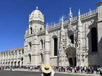 Jerónimos Monastery: Lisbon's Miraculous Maritime Masterpiece 🇵🇹✨