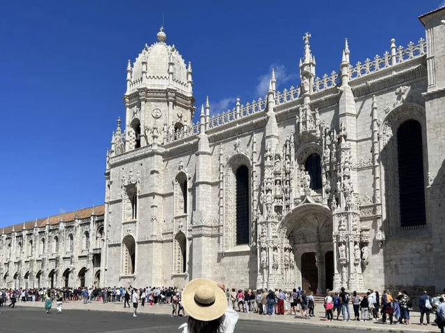 Jerónimos Monastery: Lisbon's Miraculous Maritime Masterpiece 🇵🇹✨