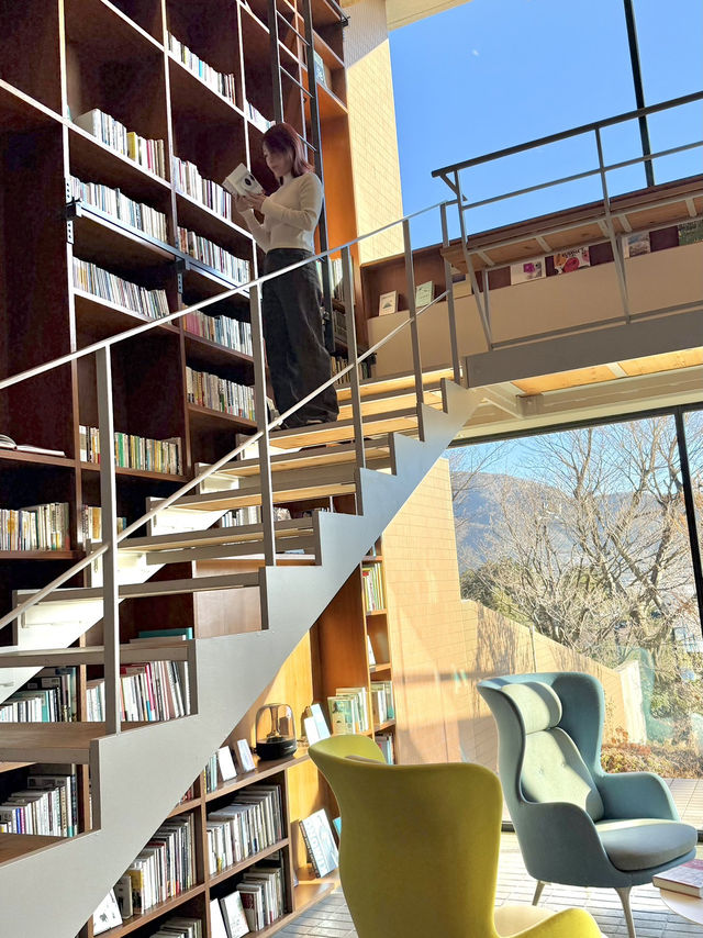 📖 Hakone Honbako – A Book Lover’s Onsen Retreat in the Mountains