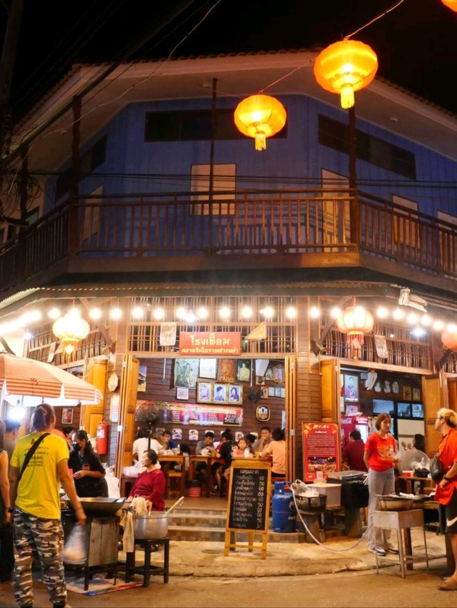 เที่ยวย้อนวันวานที่ตลาดจีนซากแง้ว