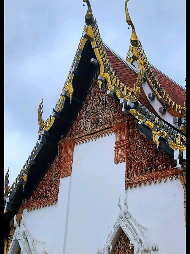 ชมถ้ำศักดิ์สิทธิ์และชมวิวเมืองที่วัดเขาบันไดอิฐกัน