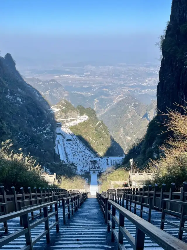 구름 너머: 천문산의 하늘문 비밀