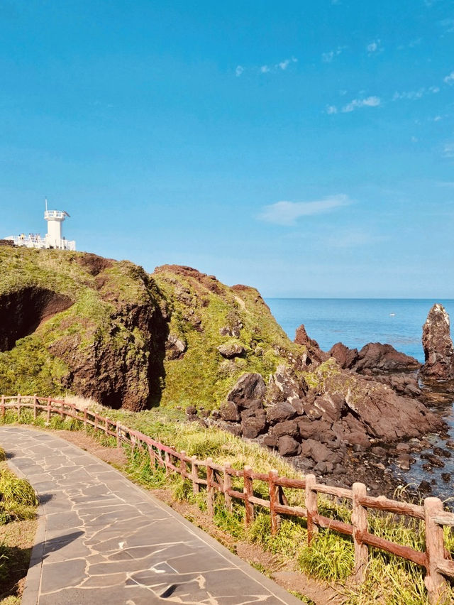 A Dramatic Coastal Headland with Iconic Views