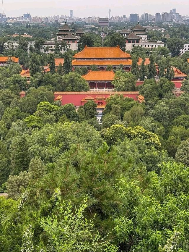 Chill Walks and Epic Views at Jingshan Park