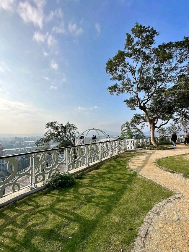 Hike with a View on Jiantan Mountain Trail