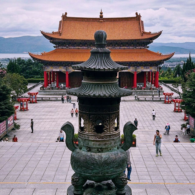 A Peaceful Journey at Chongsheng Temple