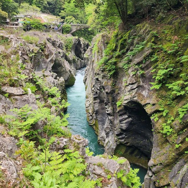 พายเรือที่ Takachiho Gorge