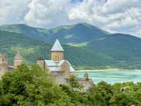 🏰✨ Ananuri Castle: A Fairytale by the Aragvi River ✨🏰
