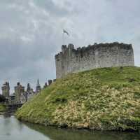 Cardiff Castle – A Tapestry of Fort, Fantasy & Power in Wales’ Capital