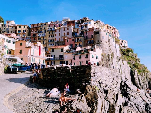 Manarola: A Colorful Fairytale on the Cliffs