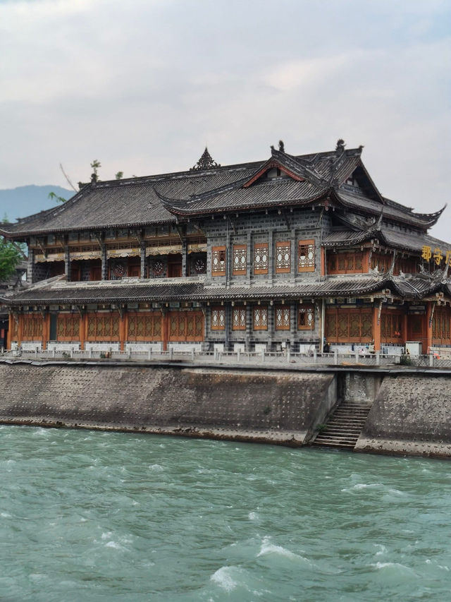 “Dujiangyan มรดกโลกโบราณ สวยอลังกลางธรรมชาติ”