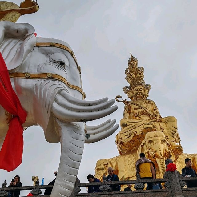 Mount Emei's Golden Summit: The Sacred Realm of Samantabhadra's Vows Mount Emei's Golden Summit: The Sacred Realm of Samantabhadra's Vows