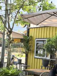 นั่งชิวยามเย็นที่ร้าน YELLOW COFFEE ☕️ 