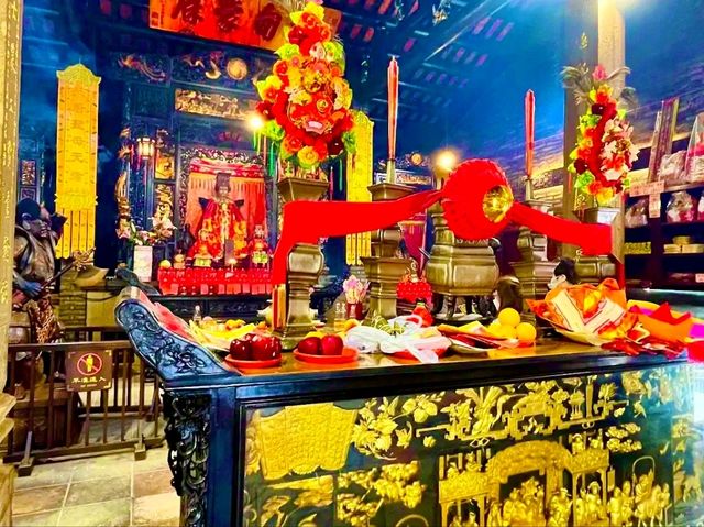 Tin Hau Temple, Aberdeen – A Tranquil Heritage Beside the Sea Tin Hau Temple, Aberdeen – A Tranquil Heritage Beside the Sea