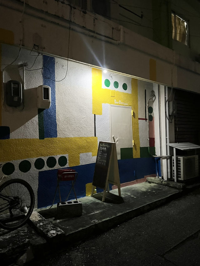【沖縄 宜野湾】ステンドグラスのランプに癒される隠れ家BAR🪔 【沖縄 宜野湾】ステンドグラスのランプに癒される隠れ家BAR🪔
