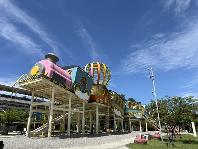 飛天火車也太cool❗️屏東超夯特色公園 打卡x溜小孩現在就出發