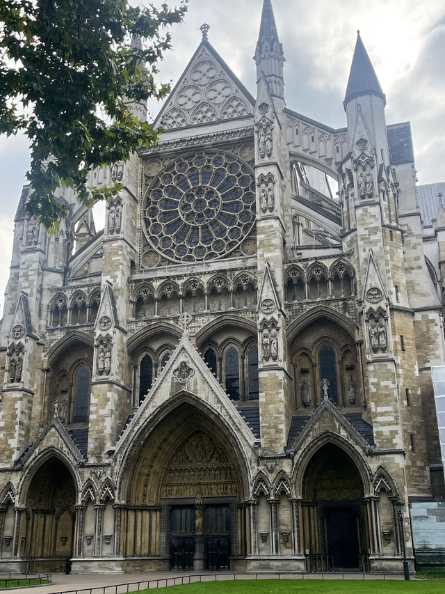 Westminster Abbey: A Building That Speaks in Layers